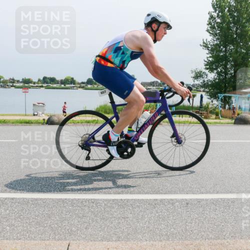 21.06.2025 - 27. Vierlanden-Triathlon H.Heesch http://msf.ph/oto/8034366 15.06.2025 11:41:43 Radfahren 657 meine-sportfotos.de