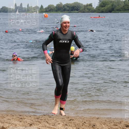 21.06.2025 - 27. Vierlanden-Triathlon Lena Gebhardt http://msf.ph/oto/8034375 15.06.2025 11:19:47 Schwimmen 899, 915 meine-sportfotos.de