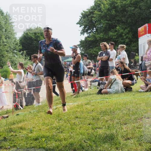 21.06.2025 - 27. Vierlanden-Triathlon KatJ http://msf.ph/oto/8034380 15.06.2025 11:18:23 Schwimmen 908, 933 meine-sportfotos.de