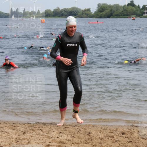 21.06.2025 - 27. Vierlanden-Triathlon Lena Gebhardt http://msf.ph/oto/8034383 15.06.2025 11:19:47 Schwimmen 899, 915 meine-sportfotos.de
