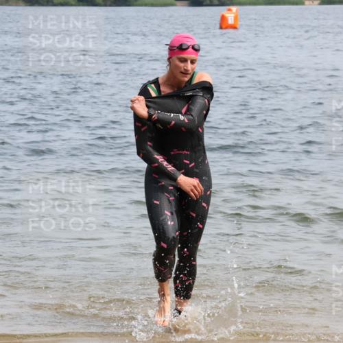 21.06.2025 - 27. Vierlanden-Triathlon Lena Gebhardt http://msf.ph/oto/8034388 15.06.2025 11:19:48 Schwimmen 899, 915 meine-sportfotos.de