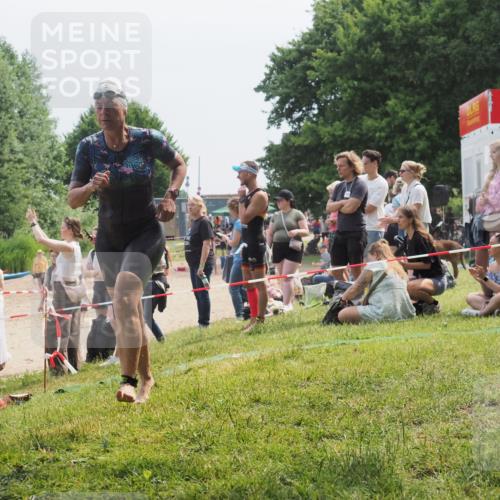 21.06.2025 - 27. Vierlanden-Triathlon KatJ http://msf.ph/oto/8034398 15.06.2025 11:18:23 Schwimmen 908, 933 meine-sportfotos.de