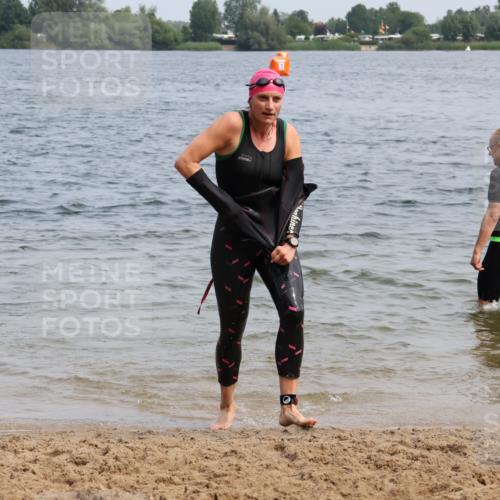 21.06.2025 - 27. Vierlanden-Triathlon Lena Gebhardt http://msf.ph/oto/8034401 15.06.2025 11:19:49 Schwimmen 899, 915, 964 meine-sportfotos.de