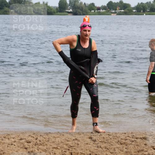 21.06.2025 - 27. Vierlanden-Triathlon Lena Gebhardt http://msf.ph/oto/8034404 15.06.2025 11:19:49 Schwimmen 899, 915, 964 meine-sportfotos.de