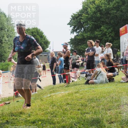 21.06.2025 - 27. Vierlanden-Triathlon KatJ http://msf.ph/oto/8034406 15.06.2025 11:18:23 Schwimmen 908, 933 meine-sportfotos.de