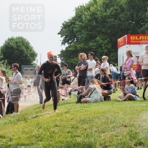 21.06.2025 - 27. Vierlanden-Triathlon KatJ http://msf.ph/oto/8034413 15.06.2025 11:18:25 Schwimmen 908, 933, 970 meine-sportfotos.de