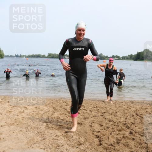 21.06.2025 - 27. Vierlanden-Triathlon Lena Gebhardt http://msf.ph/oto/8034414 15.06.2025 11:19:50 Schwimmen 899, 915, 964 meine-sportfotos.de