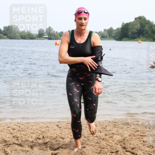 21.06.2025 - 27. Vierlanden-Triathlon Lena Gebhardt http://msf.ph/oto/8034416 15.06.2025 11:19:51 Schwimmen 899, 915, 932, 964 meine-sportfotos.de