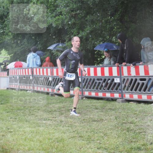 21.06.2025 - 27. Vierlanden-Triathlon KatJ http://msf.ph/oto/8034423 15.06.2025 13:48:46 Ziel 684, 1149 meine-sportfotos.de