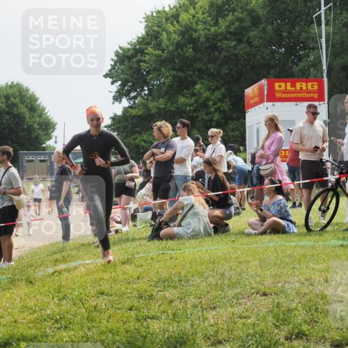 21.06.2025 - 27. Vierlanden-Triathlon KatJ http://msf.ph/oto/8034424 15.06.2025 11:18:25 Schwimmen 908, 933, 970 meine-sportfotos.de