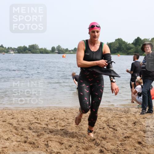 21.06.2025 - 27. Vierlanden-Triathlon Lena Gebhardt http://msf.ph/oto/8034426 15.06.2025 11:19:52 Schwimmen 889, 899, 915, 932, 964 meine-sportfotos.de