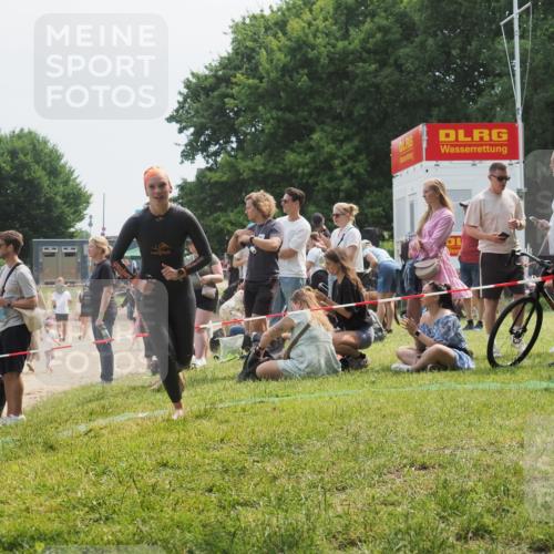 21.06.2025 - 27. Vierlanden-Triathlon KatJ http://msf.ph/oto/8034429 15.06.2025 11:18:26 Schwimmen 908, 933, 970 meine-sportfotos.de