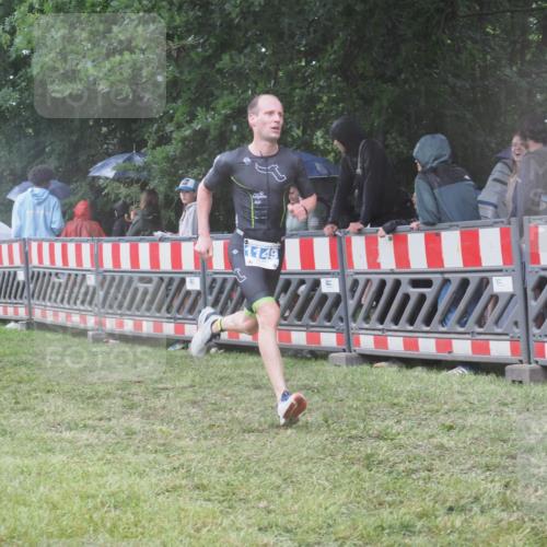 21.06.2025 - 27. Vierlanden-Triathlon KatJ http://msf.ph/oto/8034435 15.06.2025 13:48:46 Ziel 684, 1149 meine-sportfotos.de