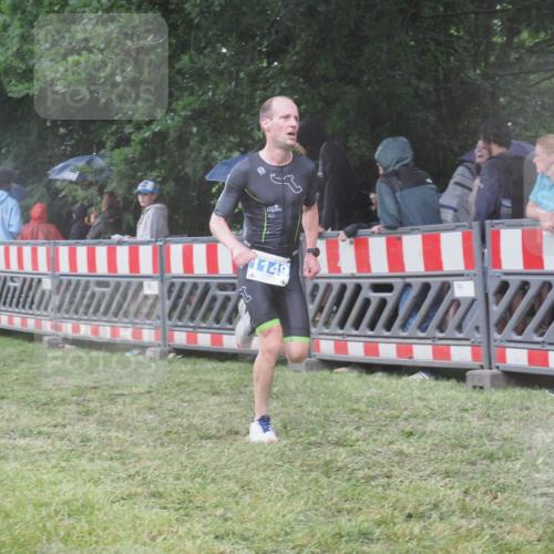21.06.2025 - 27. Vierlanden-Triathlon KatJ http://msf.ph/oto/8034440 15.06.2025 13:48:47 Ziel 1149 meine-sportfotos.de