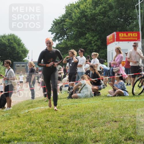 21.06.2025 - 27. Vierlanden-Triathlon KatJ http://msf.ph/oto/8034442 15.06.2025 11:18:26 Schwimmen 908, 933, 970 meine-sportfotos.de