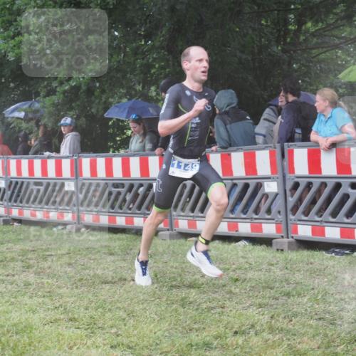 21.06.2025 - 27. Vierlanden-Triathlon KatJ http://msf.ph/oto/8034444 15.06.2025 13:48:47 Ziel 1149 meine-sportfotos.de