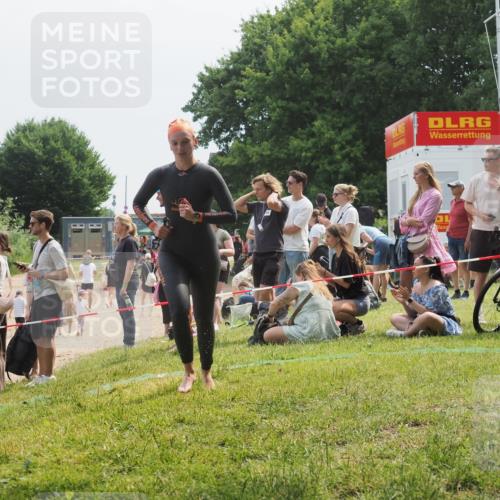 21.06.2025 - 27. Vierlanden-Triathlon KatJ http://msf.ph/oto/8034452 15.06.2025 11:18:26 Schwimmen 908, 933, 970 meine-sportfotos.de