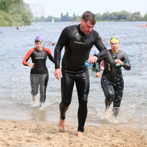 21.06.2025 - 27. Vierlanden-Triathlon Lena Gebhardt http://msf.ph/oto/8034454 15.06.2025 11:19:56 Schwimmen 806, 889, 899, 915, 932, 964, 976 meine-sportfotos.de