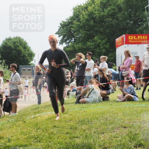 21.06.2025 - 27. Vierlanden-Triathlon KatJ http://msf.ph/oto/8034459 15.06.2025 11:18:26 Schwimmen 908, 933, 970 meine-sportfotos.de
