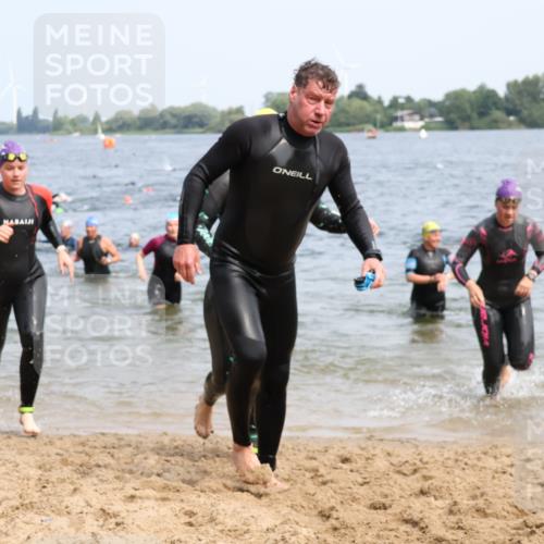 21.06.2025 - 27. Vierlanden-Triathlon Lena Gebhardt http://msf.ph/oto/8034468 15.06.2025 11:19:58 Schwimmen 806, 889, 899, 915, 930, 932, 964, 976 meine-sportfotos.de