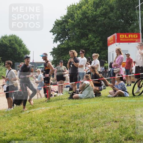 21.06.2025 - 27. Vierlanden-Triathlon KatJ http://msf.ph/oto/8034474 15.06.2025 11:18:31 Schwimmen 908, 912, 933, 970 meine-sportfotos.de