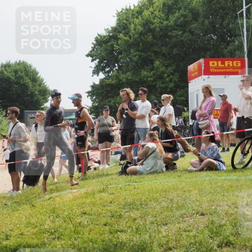 21.06.2025 - 27. Vierlanden-Triathlon KatJ http://msf.ph/oto/8034480 15.06.2025 11:18:31 Schwimmen 908, 912, 933, 970 meine-sportfotos.de