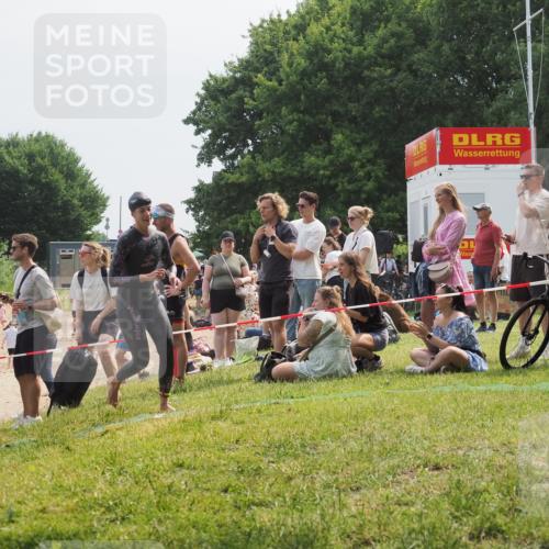 21.06.2025 - 27. Vierlanden-Triathlon KatJ http://msf.ph/oto/8034485 15.06.2025 11:18:31 Schwimmen 908, 912, 933, 970 meine-sportfotos.de