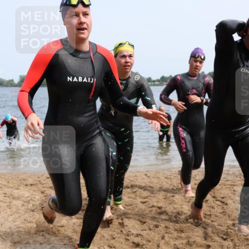 21.06.2025 - 27. Vierlanden-Triathlon Lena Gebhardt http://msf.ph/oto/8034492 15.06.2025 11:20:00 Schwimmen 806, 889, 899, 915, 930, 932, 964, 976 meine-sportfotos.de