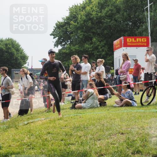 21.06.2025 - 27. Vierlanden-Triathlon KatJ http://msf.ph/oto/8034498 15.06.2025 11:18:32 Schwimmen 912, 933, 970 meine-sportfotos.de