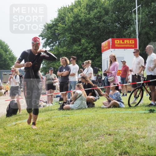 21.06.2025 - 27. Vierlanden-Triathlon KatJ http://msf.ph/oto/8034516 15.06.2025 11:18:35 Schwimmen 909, 912, 970 meine-sportfotos.de