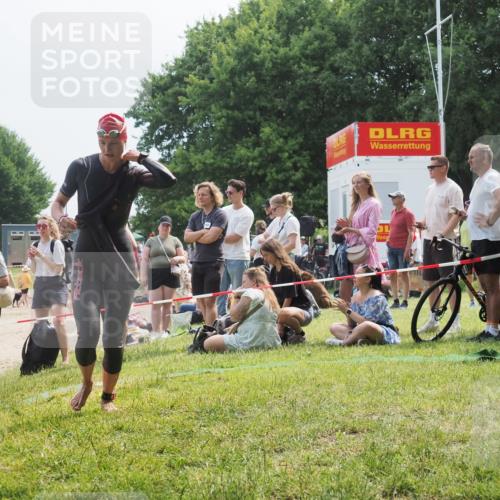 21.06.2025 - 27. Vierlanden-Triathlon KatJ http://msf.ph/oto/8034521 15.06.2025 11:18:35 Schwimmen 909, 912, 970 meine-sportfotos.de