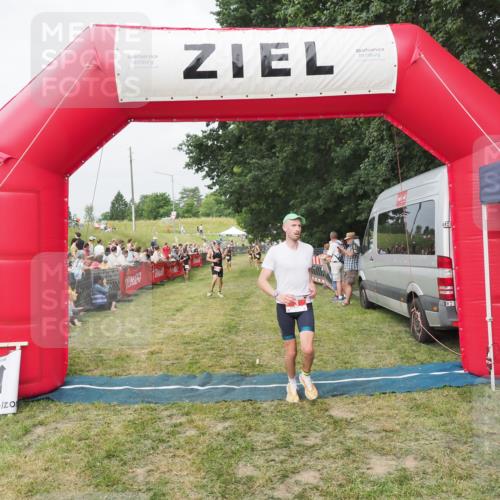 21.06.2025 - 27. Vierlanden-Triathlon MichiJ http://msf.ph/oto/8034524 15.06.2026 12:58:26 Ziel 3, 11 meine-sportfotos.de