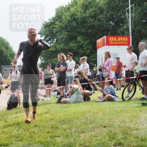 21.06.2025 - 27. Vierlanden-Triathlon KatJ http://msf.ph/oto/8034527 15.06.2025 11:18:35 Schwimmen 909, 912, 970 meine-sportfotos.de