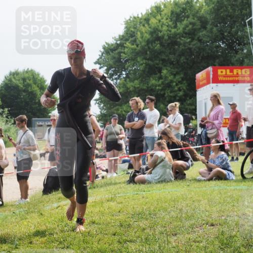 21.06.2025 - 27. Vierlanden-Triathlon KatJ http://msf.ph/oto/8034550 15.06.2025 11:18:35 Schwimmen 909, 912, 970 meine-sportfotos.de