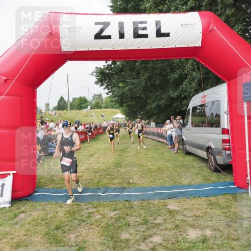 21.06.2025 - 27. Vierlanden-Triathlon MichiJ http://msf.ph/oto/8034554 15.06.2026 12:58:29 Ziel 3, 11, 1034, 1035, 1036, 1037 meine-sportfotos.de