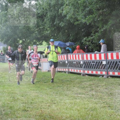 21.06.2025 - 27. Vierlanden-Triathlon KatJ http://msf.ph/oto/8034555 15.06.2025 13:49:14 Ziel 231, 924, 1162 meine-sportfotos.de