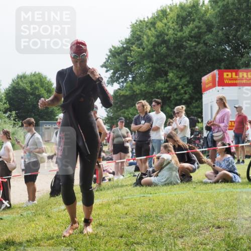 21.06.2025 - 27. Vierlanden-Triathlon KatJ http://msf.ph/oto/8034556 15.06.2025 11:18:35 Schwimmen 909, 912, 970 meine-sportfotos.de