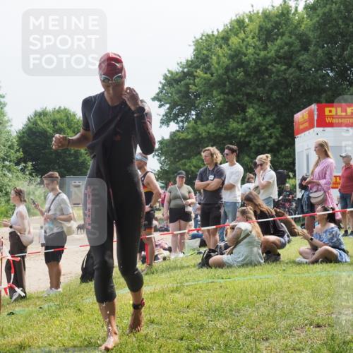 21.06.2025 - 27. Vierlanden-Triathlon KatJ http://msf.ph/oto/8034562 15.06.2025 11:18:36 Schwimmen 909, 912, 925, 970 meine-sportfotos.de