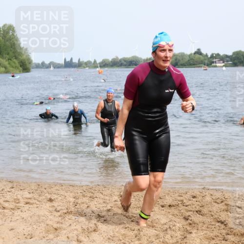 21.06.2025 - 27. Vierlanden-Triathlon Lena Gebhardt http://msf.ph/oto/8034566 15.06.2025 11:20:05 Schwimmen 806, 889, 930, 932, 940, 964, 976 meine-sportfotos.de