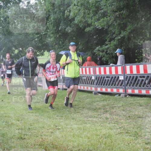 21.06.2025 - 27. Vierlanden-Triathlon KatJ http://msf.ph/oto/8034577 15.06.2025 13:49:15 Ziel 142, 231, 924, 1162 meine-sportfotos.de