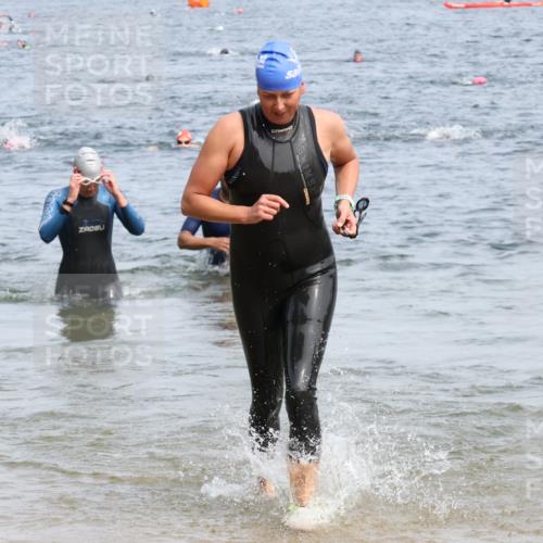 21.06.2025 - 27. Vierlanden-Triathlon Lena Gebhardt http://msf.ph/oto/8034578 15.06.2025 11:20:07 Schwimmen 806, 889, 930, 932, 940, 964, 976 meine-sportfotos.de