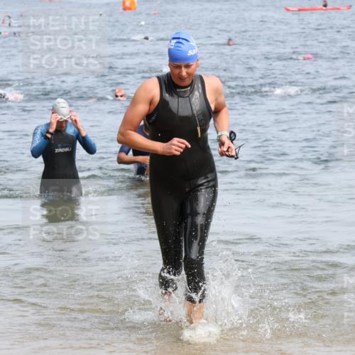 21.06.2025 - 27. Vierlanden-Triathlon Lena Gebhardt http://msf.ph/oto/8034583 15.06.2025 11:20:07 Schwimmen 806, 889, 930, 932, 940, 964, 976 meine-sportfotos.de