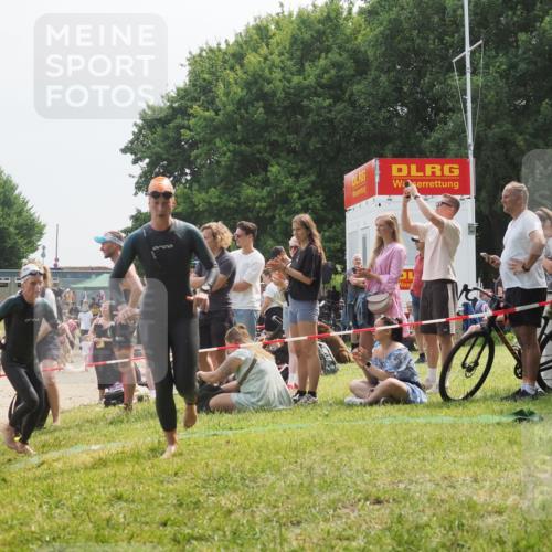 21.06.2025 - 27. Vierlanden-Triathlon KatJ http://msf.ph/oto/8034584 15.06.2025 11:18:43 Schwimmen 909, 912, 925, 939 meine-sportfotos.de