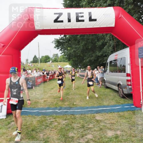 21.06.2025 - 27. Vierlanden-Triathlon MichiJ http://msf.ph/oto/8034586 15.06.2026 12:58:31 Ziel 3, 11, 1034, 1035, 1036, 1037 meine-sportfotos.de