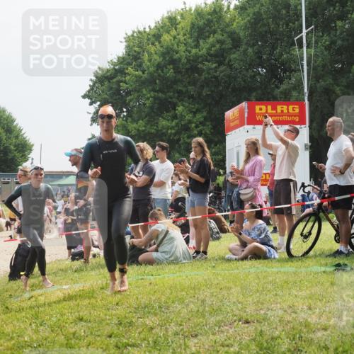 21.06.2025 - 27. Vierlanden-Triathlon KatJ http://msf.ph/oto/8034589 15.06.2025 11:18:43 Schwimmen 909, 912, 925, 939 meine-sportfotos.de