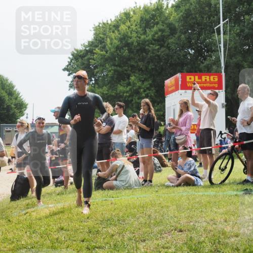 21.06.2025 - 27. Vierlanden-Triathlon KatJ http://msf.ph/oto/8034594 15.06.2025 11:18:43 Schwimmen 909, 912, 925, 939 meine-sportfotos.de
