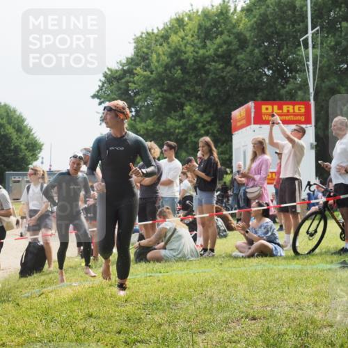 21.06.2025 - 27. Vierlanden-Triathlon KatJ http://msf.ph/oto/8034597 15.06.2025 11:18:43 Schwimmen 909, 912, 925, 939 meine-sportfotos.de