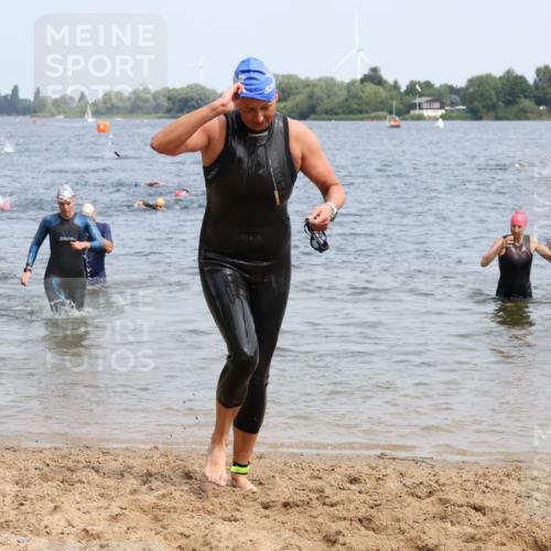 21.06.2025 - 27. Vierlanden-Triathlon Lena Gebhardt http://msf.ph/oto/8034601 15.06.2025 11:20:09 Schwimmen 806, 880, 889, 930, 932, 940, 964, 976 meine-sportfotos.de