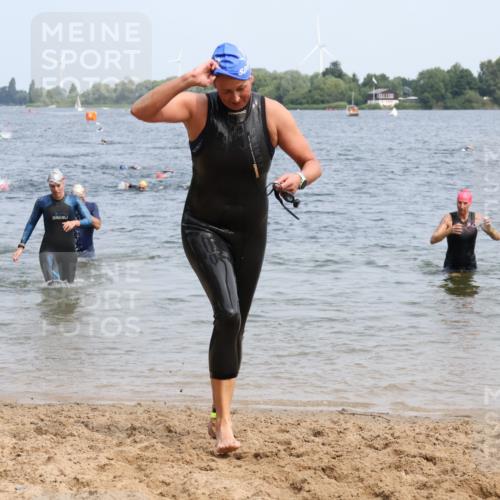 21.06.2025 - 27. Vierlanden-Triathlon Lena Gebhardt http://msf.ph/oto/8034607 15.06.2025 11:20:09 Schwimmen 806, 880, 889, 930, 932, 940, 964, 976 meine-sportfotos.de