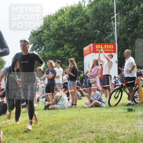 21.06.2025 - 27. Vierlanden-Triathlon KatJ http://msf.ph/oto/8034610 15.06.2025 11:18:45 Schwimmen 885, 909, 925, 939 meine-sportfotos.de